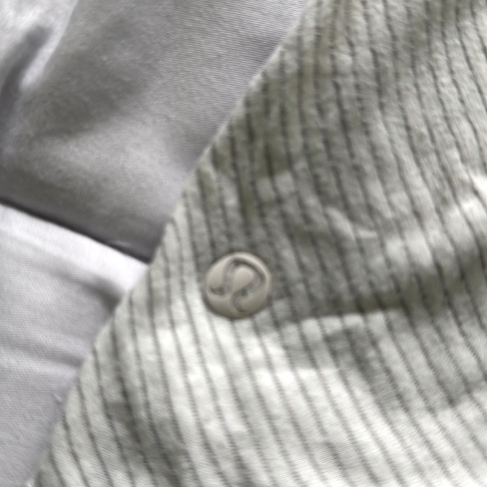 Lululemon racerback running shirt in white and grey size 6